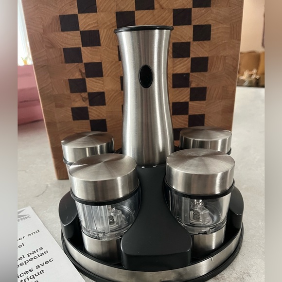 Kalorik rechargeable grinder and spice carousel, like new - Picture 3 of 8